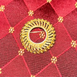 Vintage golden tone Circular brooch BSN